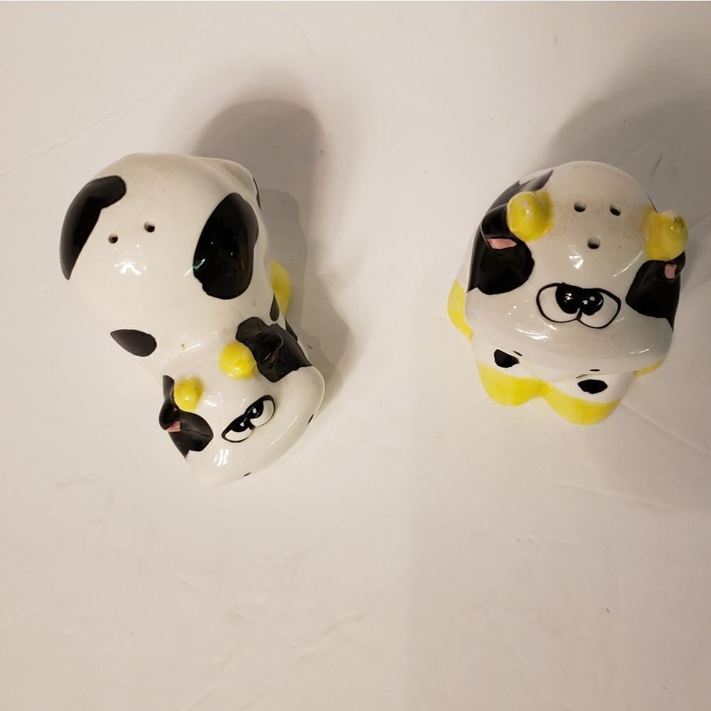 Cow Salt & Pepper Shaker Set - Picture 3 of 8